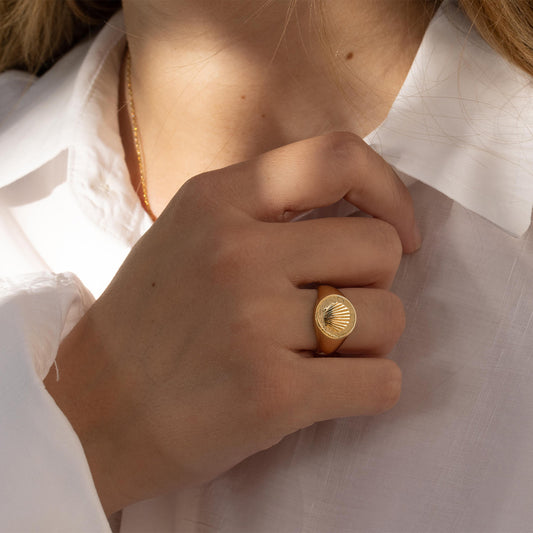 Tiny Seashell signet ring
