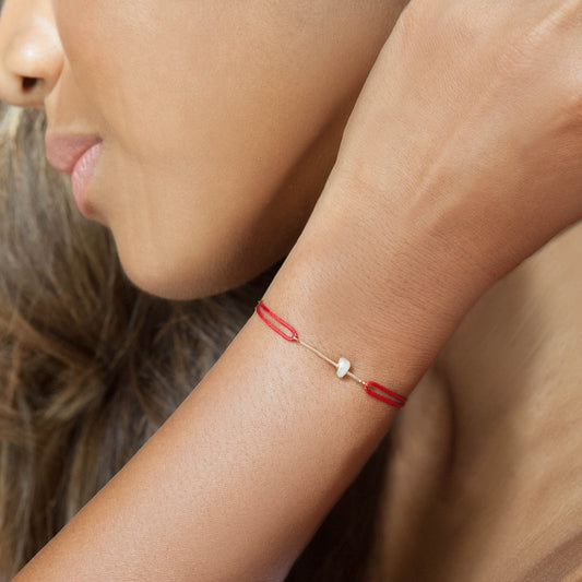 Pearl bracelet on thread