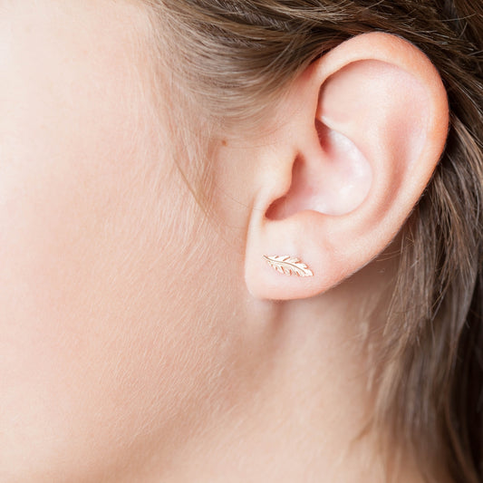 Feathers stud earrings
