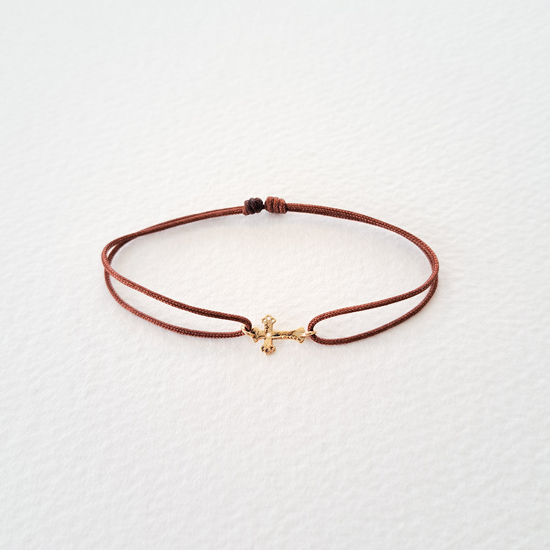 Cross bracelet on thread