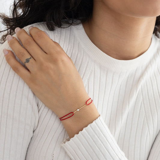 Pearl bracelet on thread