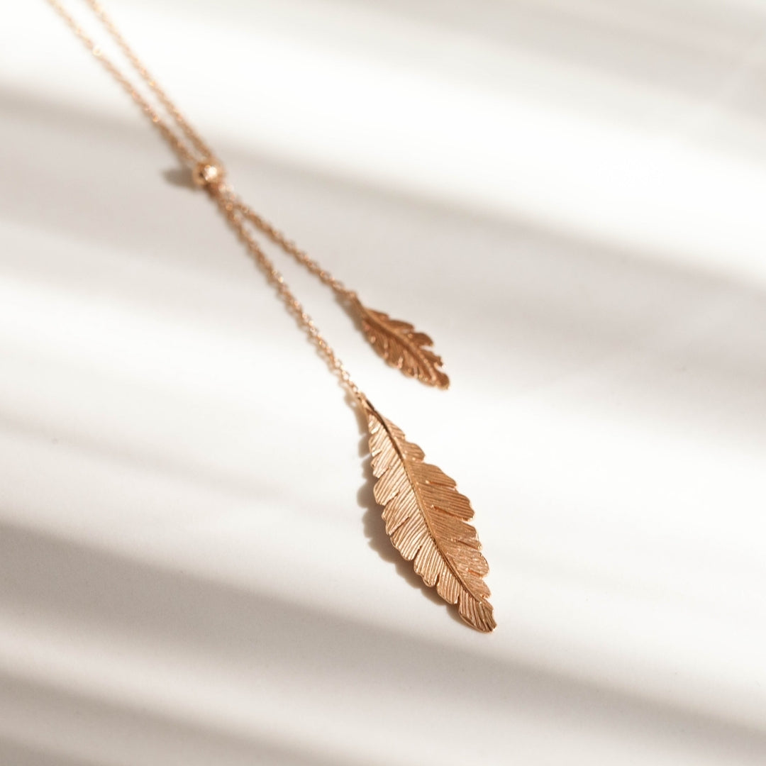 Feathers necklace